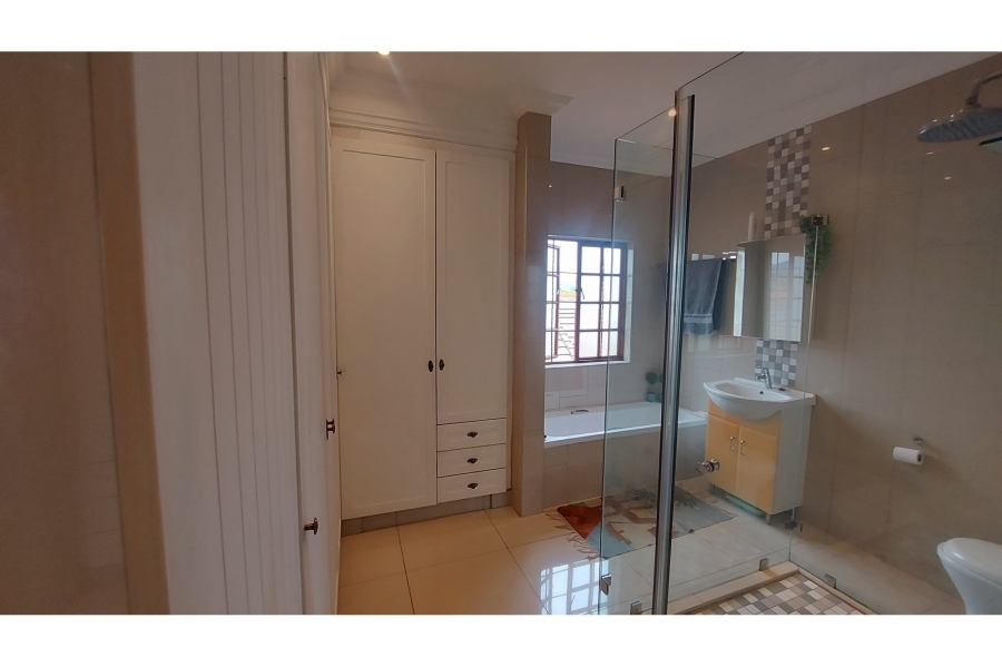 3 Bedroom Property for Sale in Meerhof North West